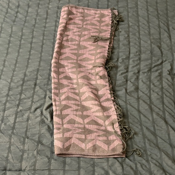 Michael Kors Geometric Pink and Tan Scarf - Picture 1 of 1